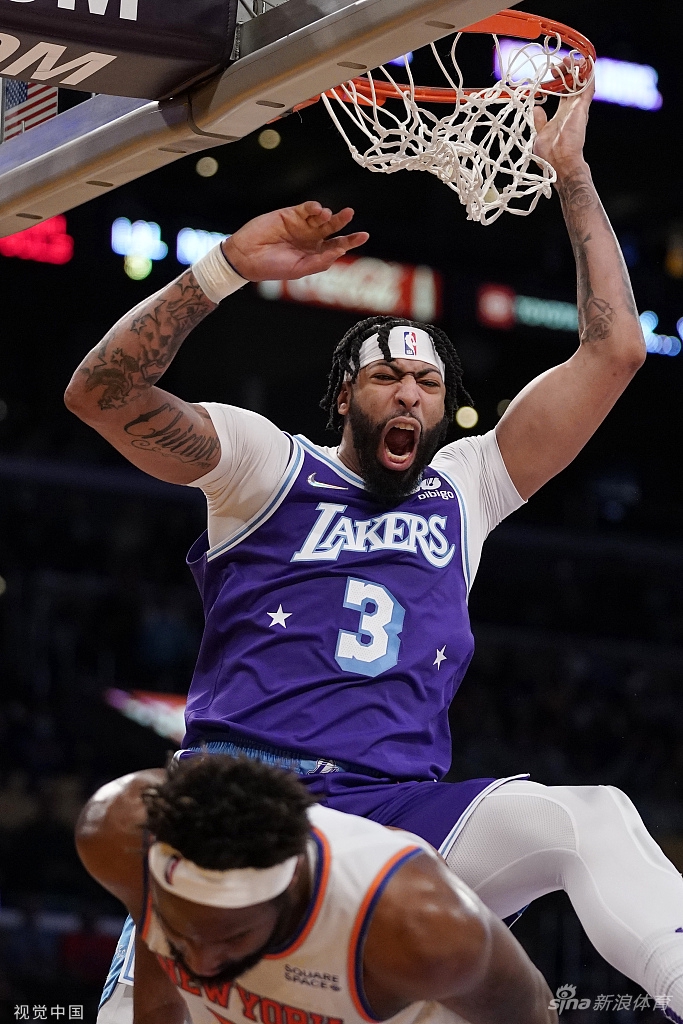 [NBA]尼克斯115-122湖人 詹皇复出砍三双