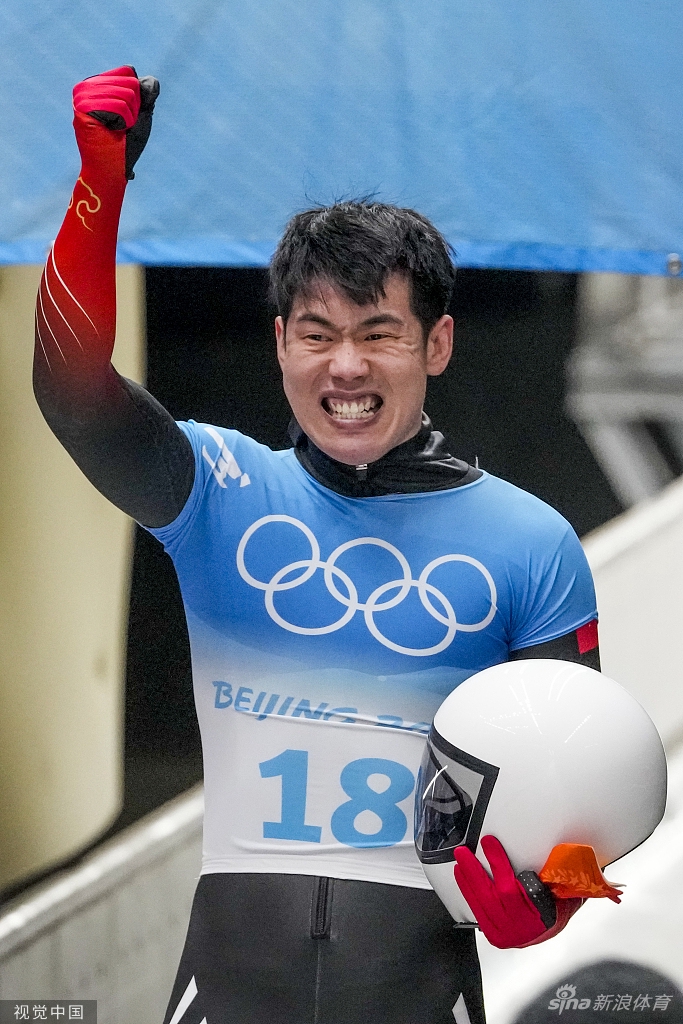 男子钢架雪车闫文港获得铜牌 殷正第五