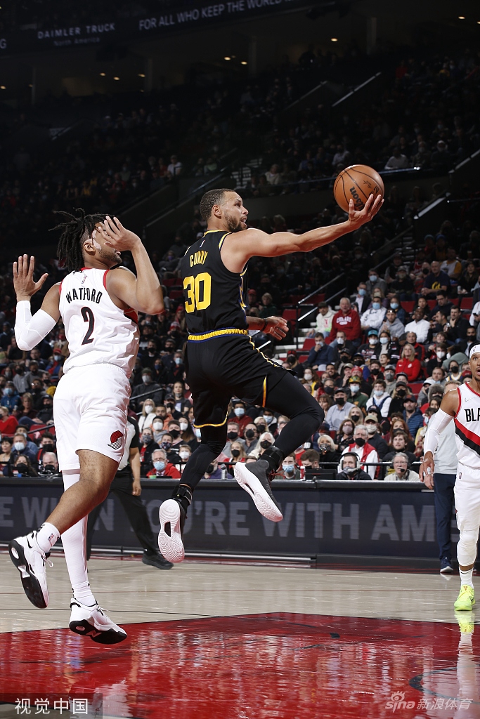 [NBA]勇士132-95开拓者 库里18分14助攻