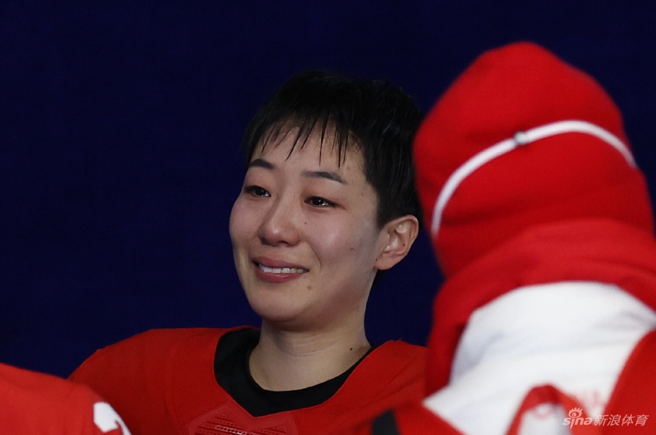 新浪直击中国女冰点球大战2-1逆转日本