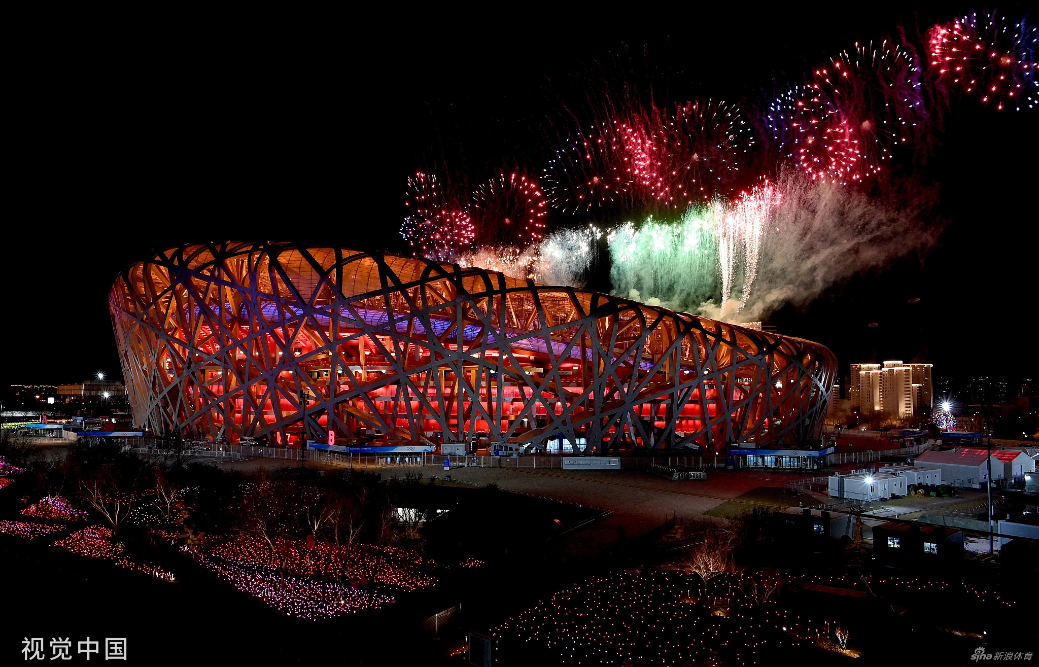 冬奥会闭幕式鸟巢场外烟花璀璨