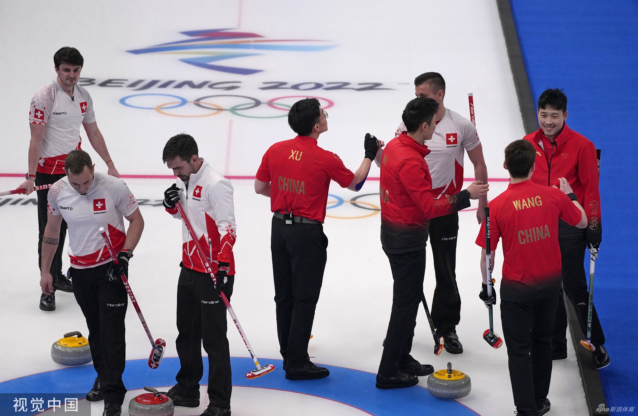男子冰壶循环赛中国6-5击败瑞士