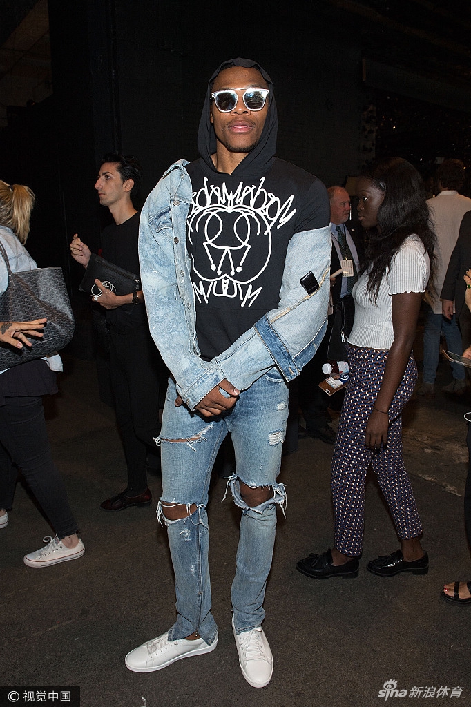 nba最炫!时尚达人威少的穿搭show