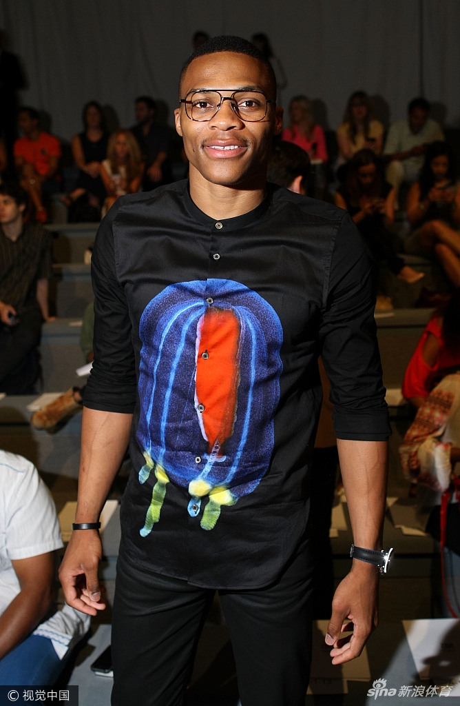 nba最炫!时尚达人威少的穿搭show