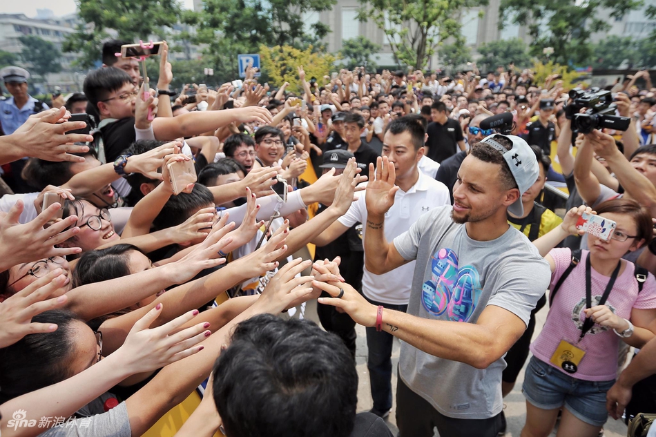 库里中国行全记录!三站地亿人心