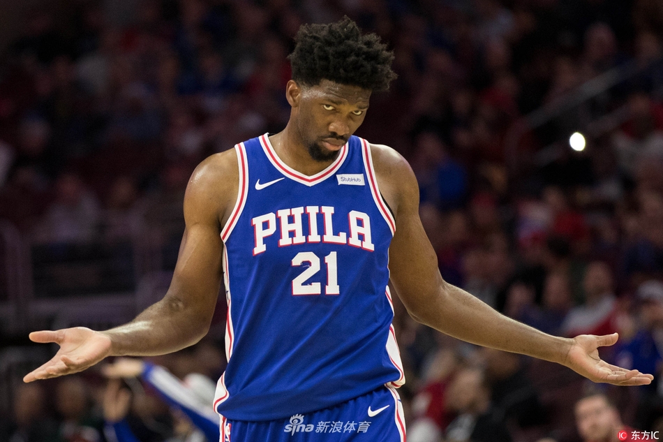 本-西蒙斯几乎打出三双,贡献19分,13个篮板和9次助攻,杰里德-贝勒斯1