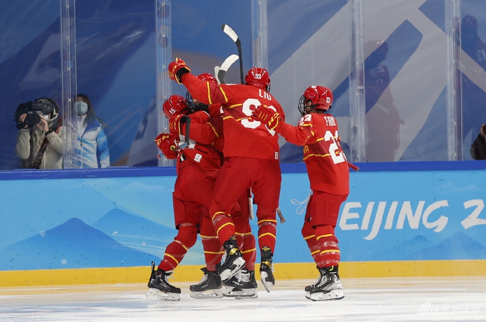 新浪直击中国女冰点球大战2-1逆转日本