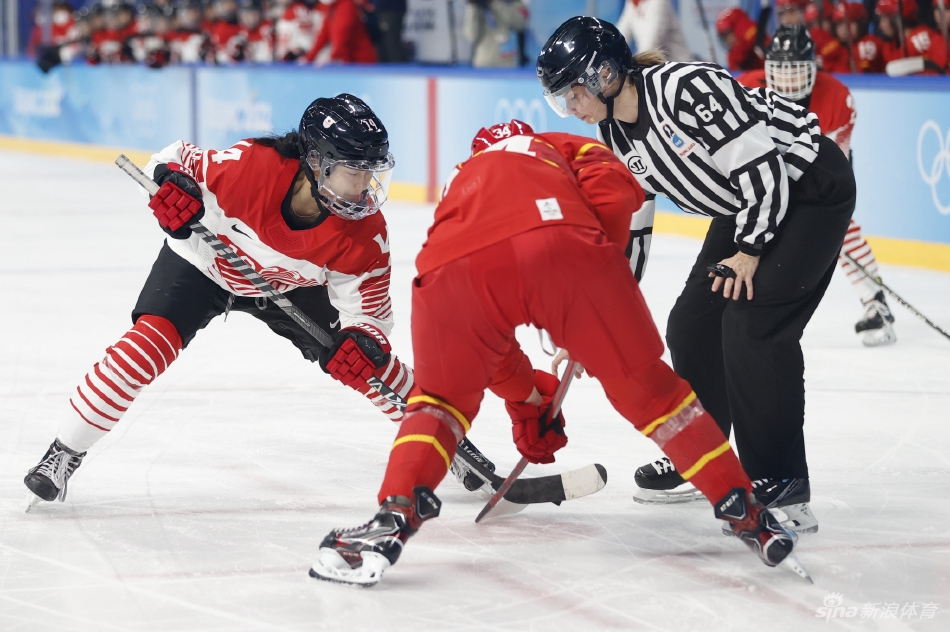 新浪直击中国女冰点球大战2-1逆转日本