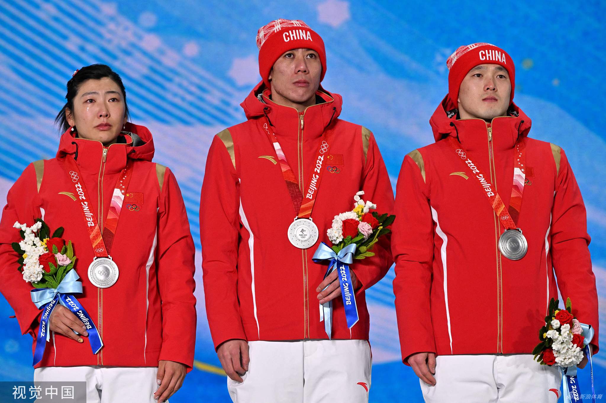 空中技巧混合团体颁奖仪式 中国队获颁银牌