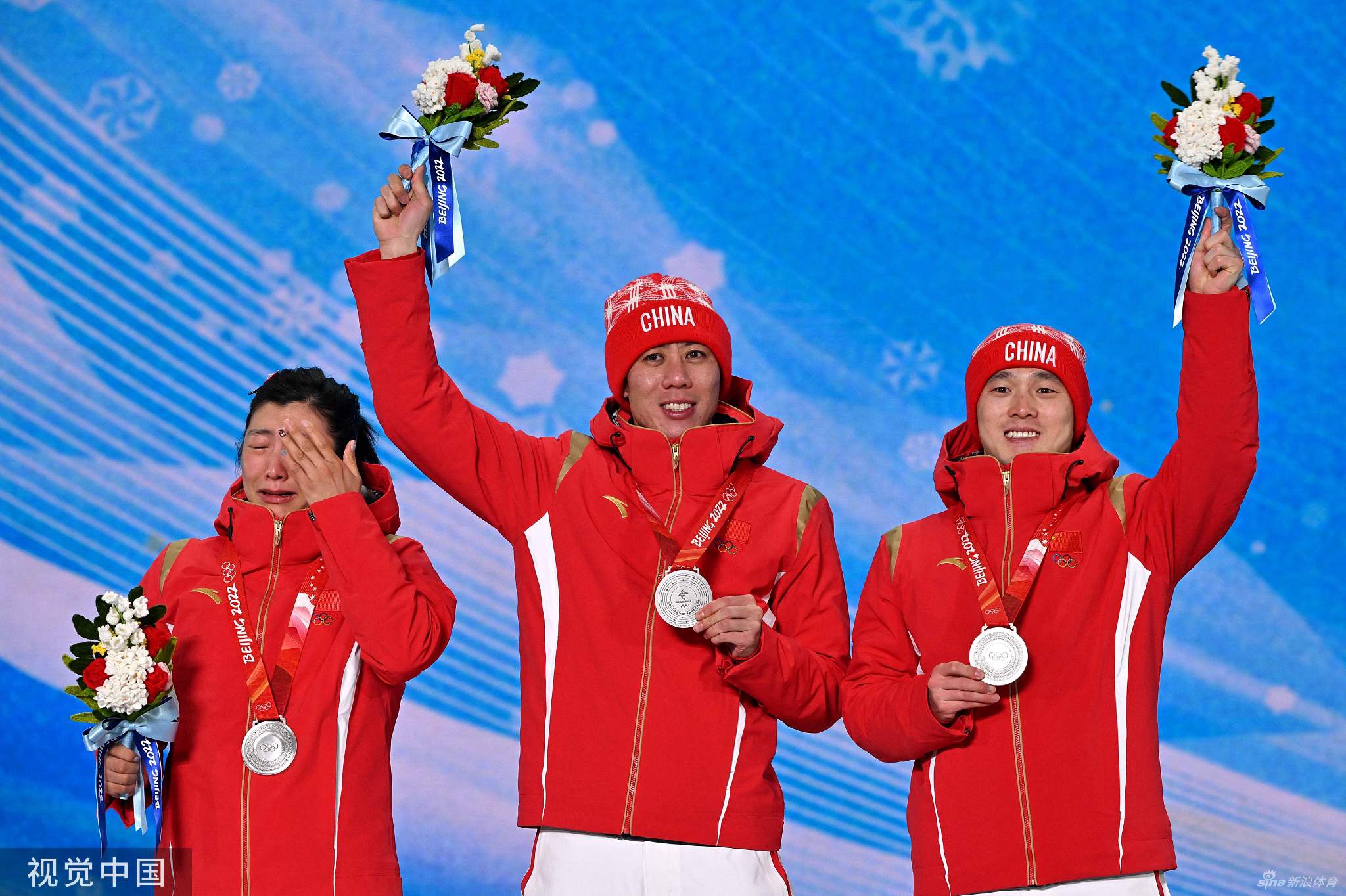 空中技巧混合团体颁奖仪式 中国队获颁银牌