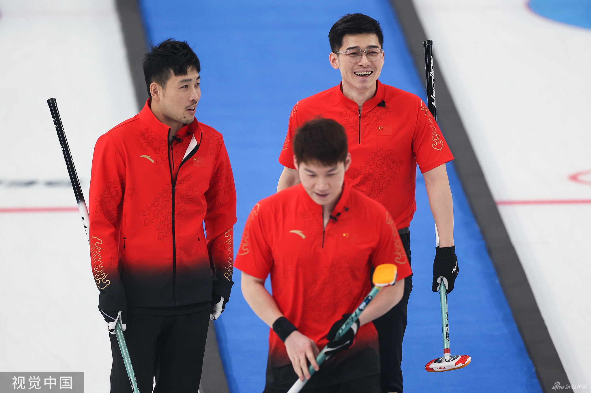男子冰壶循环赛中国6-5击败瑞士