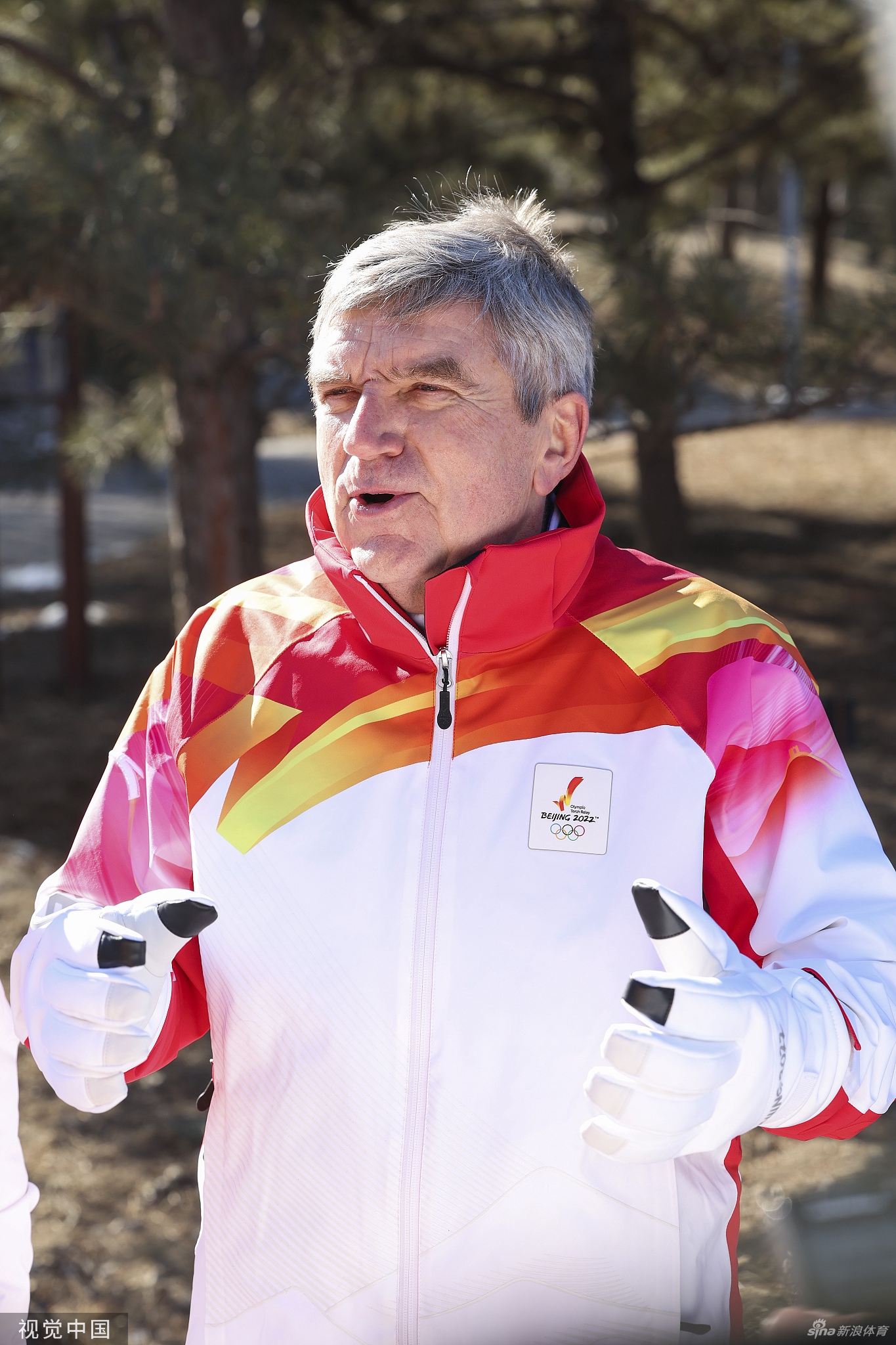 奥委会主席巴赫参加冬奥火炬传递