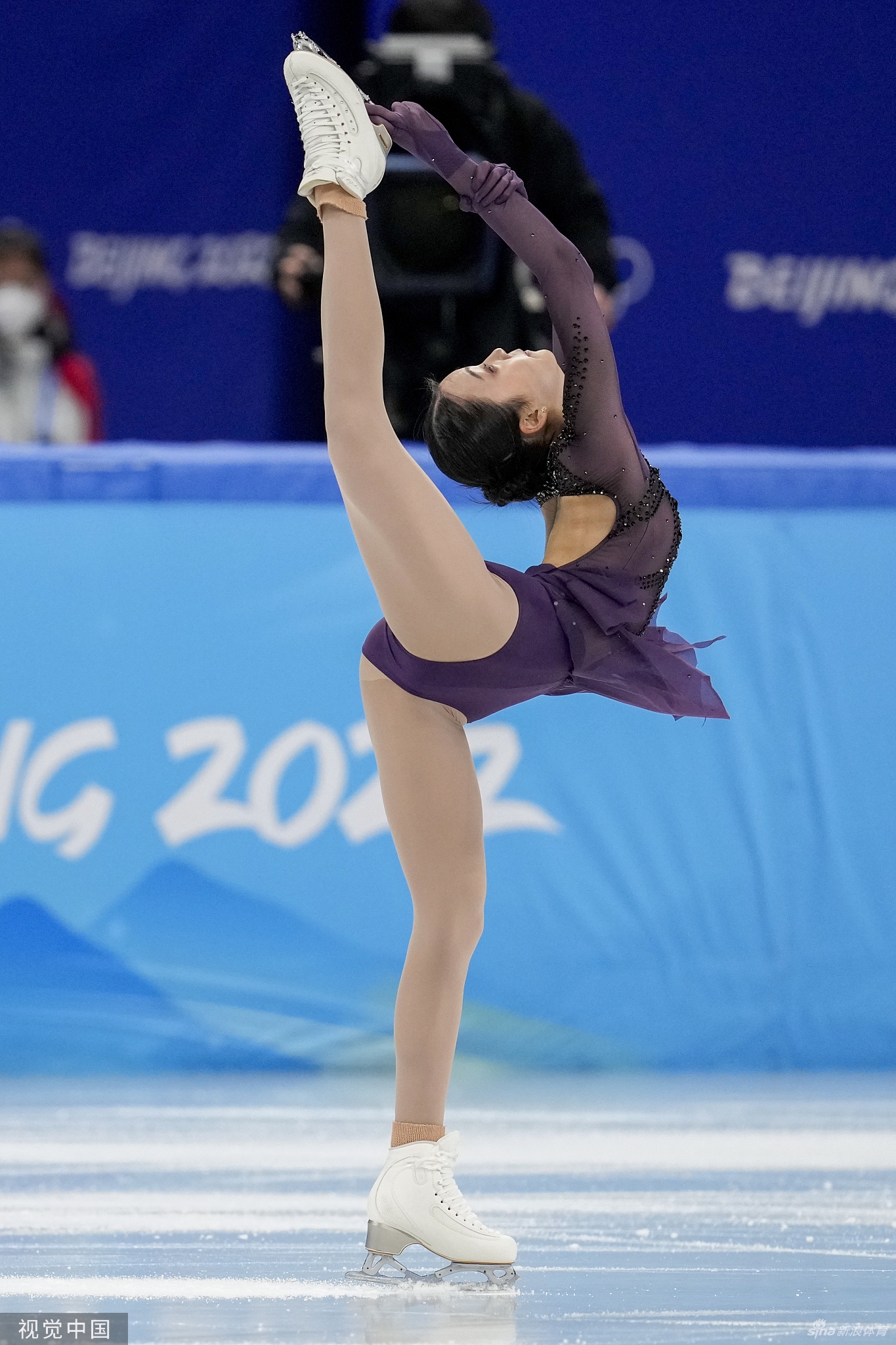 花滑团体赛女单朱易失误摔倒表现欠佳