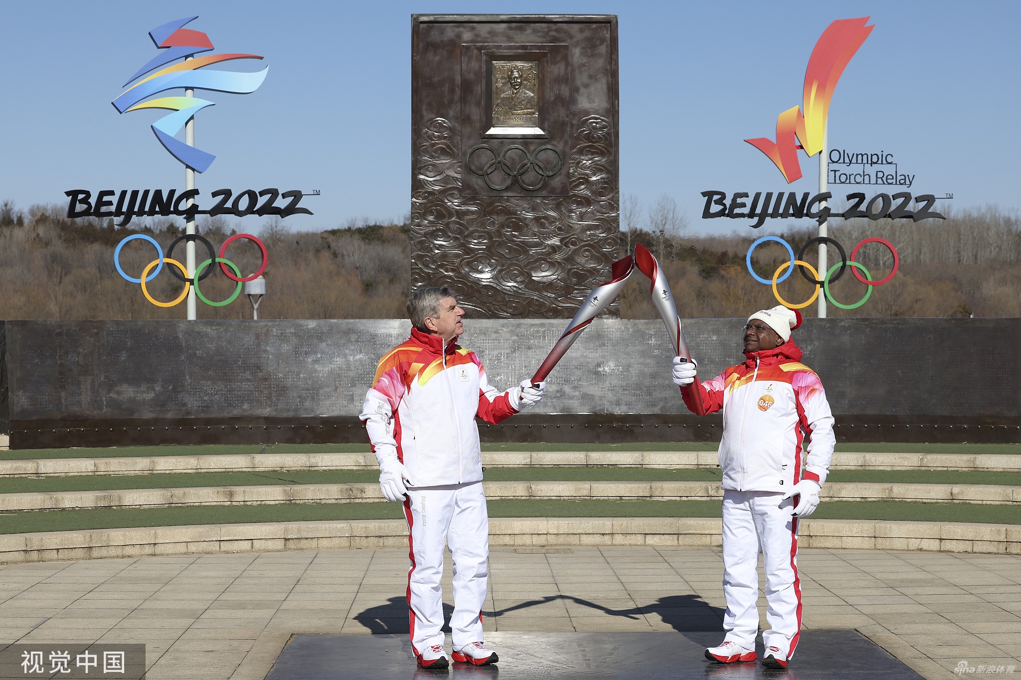 奥委会主席巴赫参加冬奥火炬传递