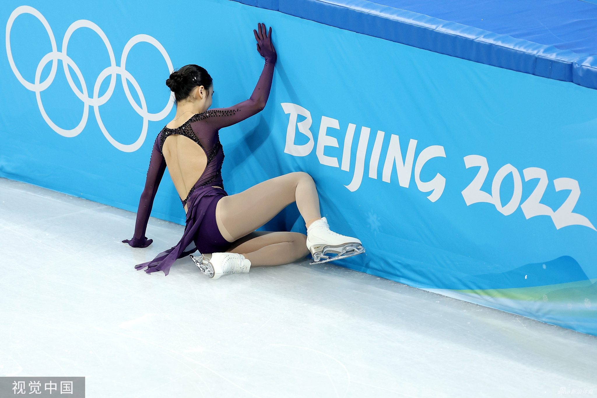 花滑团体赛女单朱易失误摔倒表现欠佳