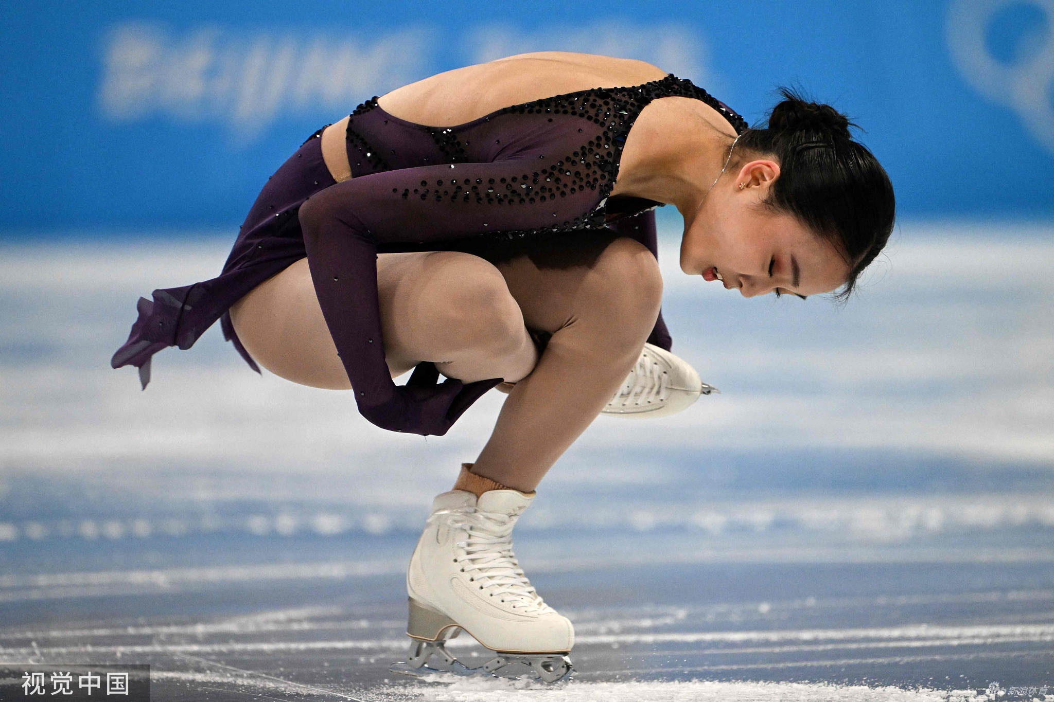 花滑团体赛女单朱易失误摔倒表现欠佳