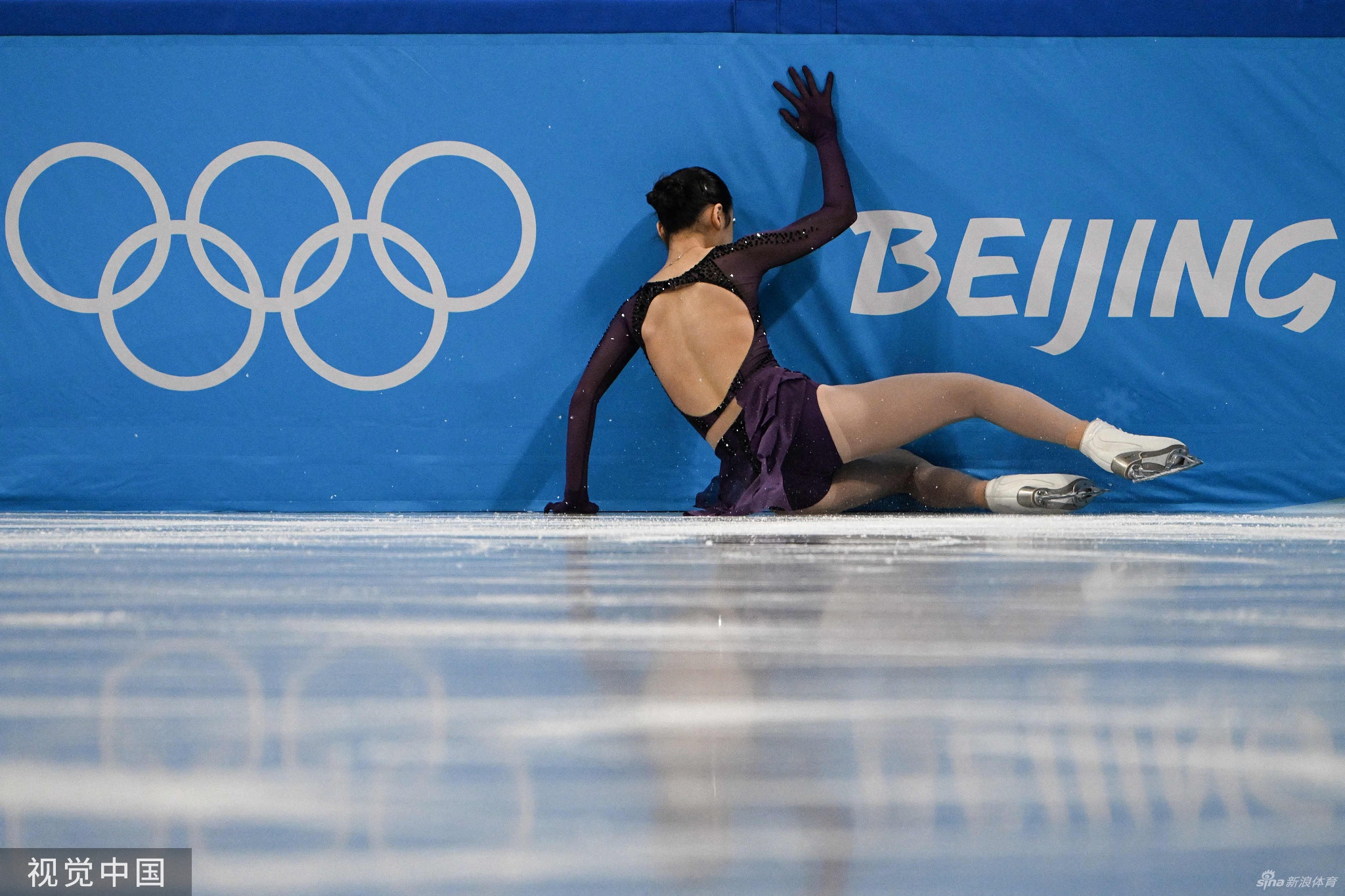 花滑团体赛女单朱易失误摔倒表现欠佳