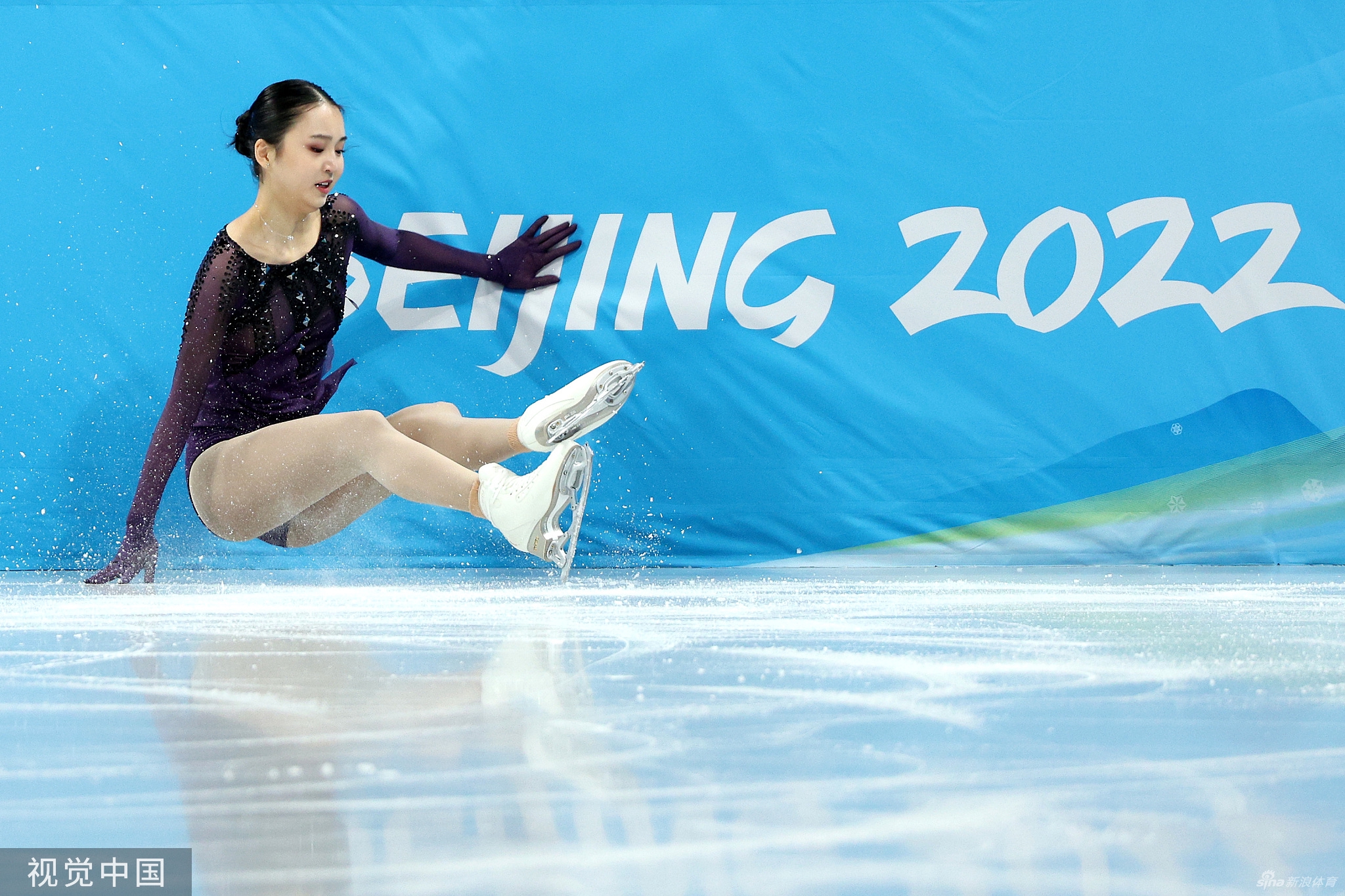 花滑团体赛女单朱易失误摔倒表现欠佳