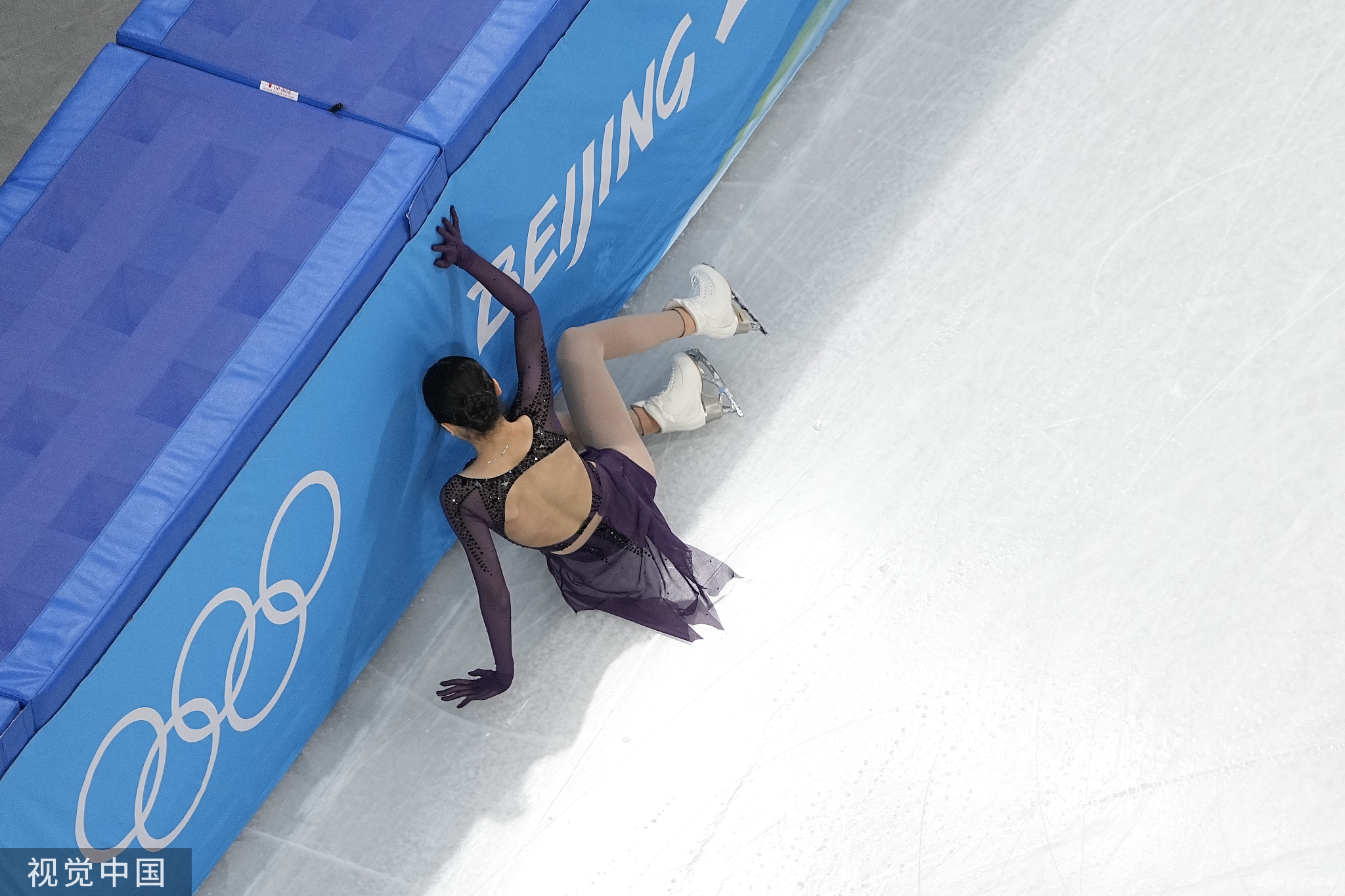 花滑团体赛女单朱易失误摔倒表现欠佳