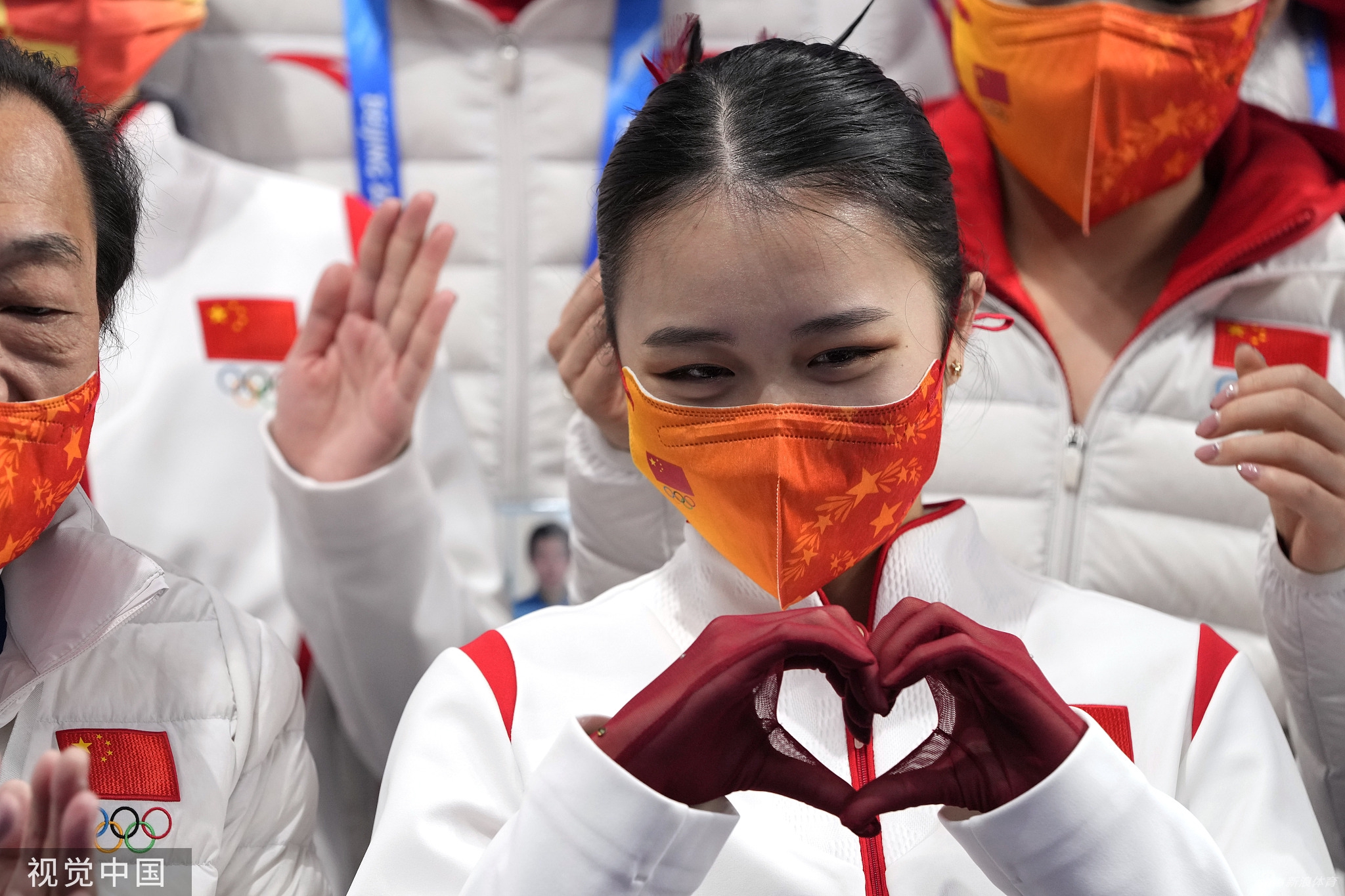 花滑团体赛自由滑朱易多次失误落泪离场