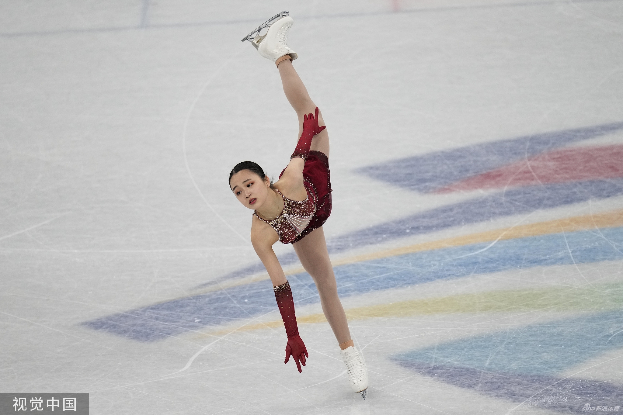 花滑团体赛自由滑朱易多次失误落泪离场