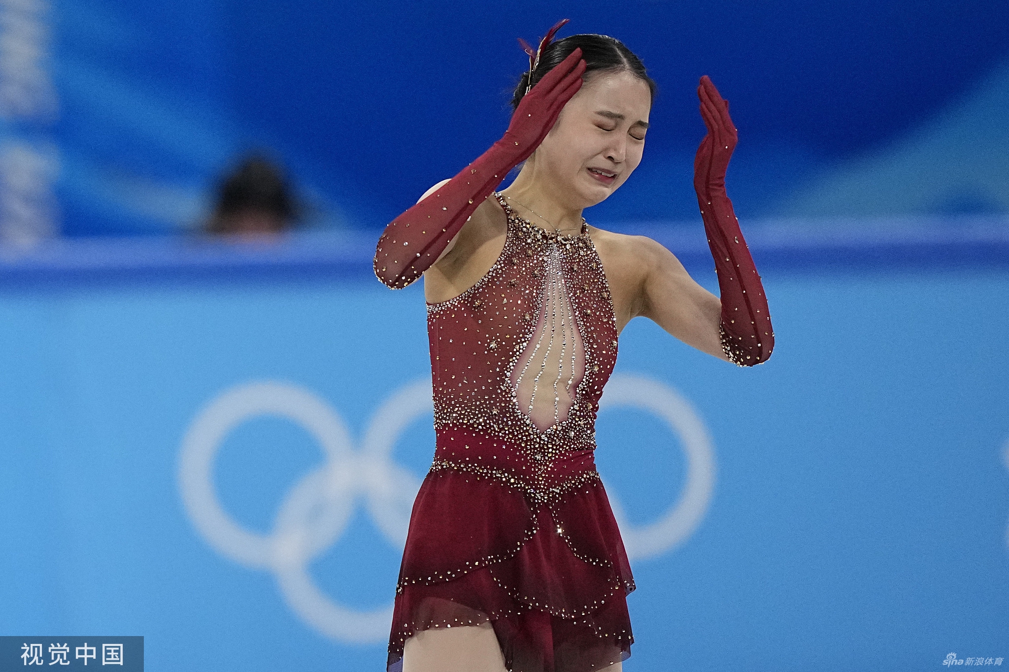 花滑团体赛自由滑朱易多次失误落泪离场