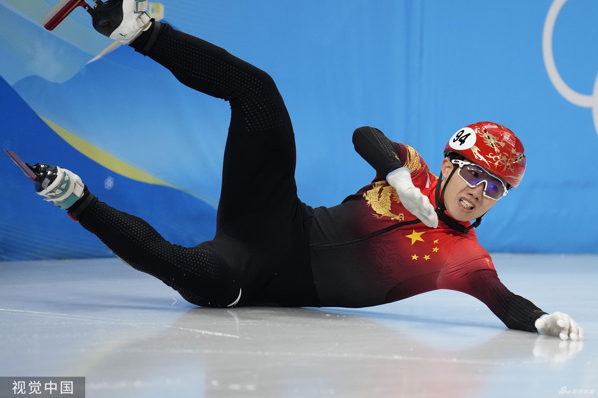 5000米接力李文龙被绊倒 中国队进决赛