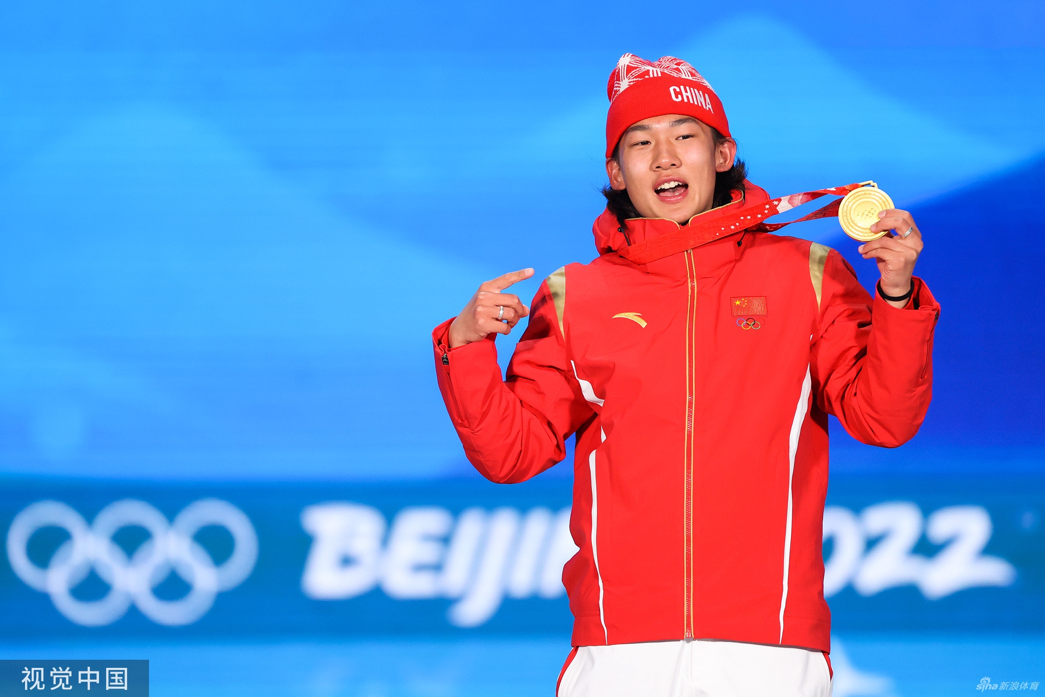 单板滑雪大跳台颁奖仪式 苏翊鸣获颁金牌
