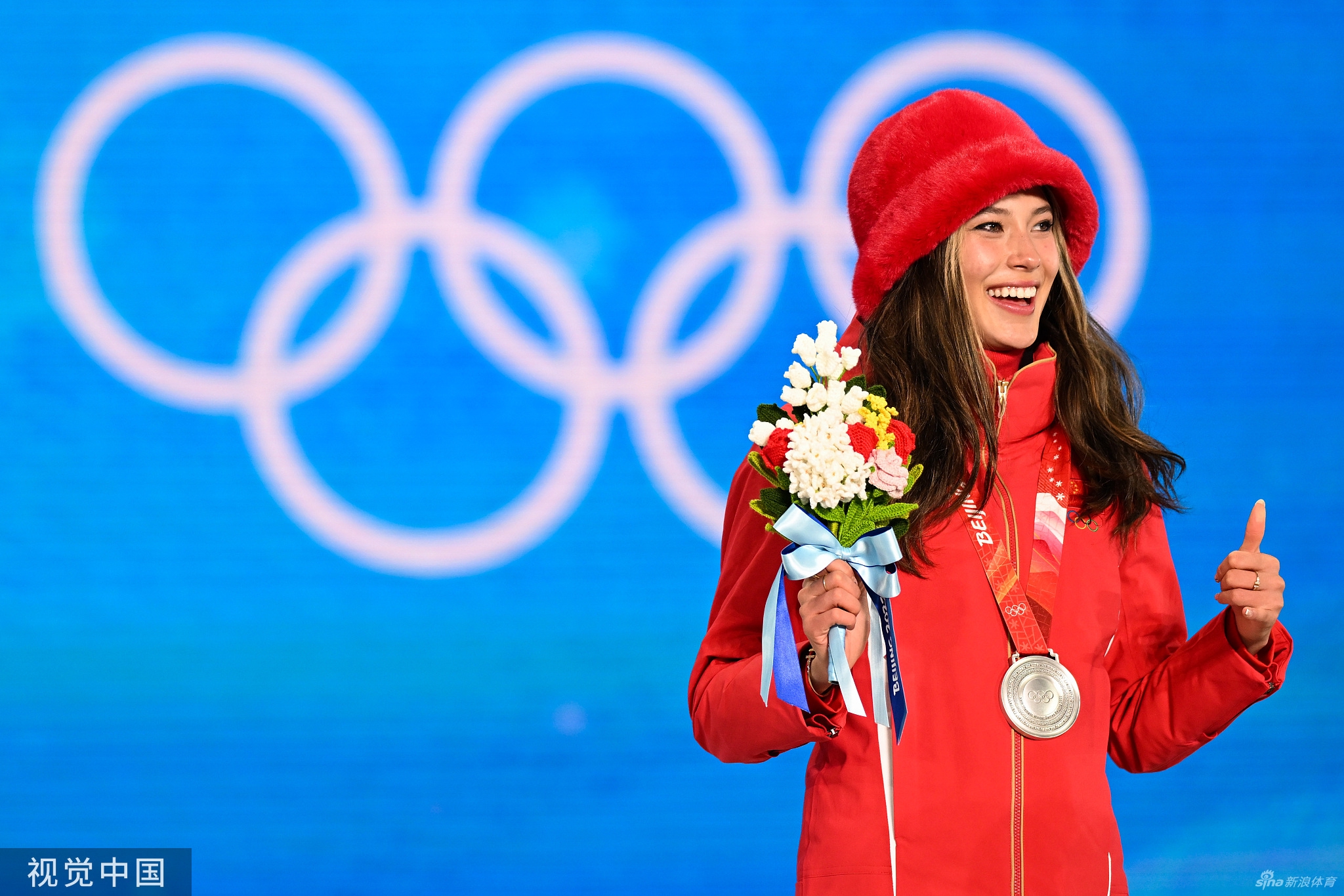 坡面障碍技巧颁奖仪式 谷爱凌获颁银牌