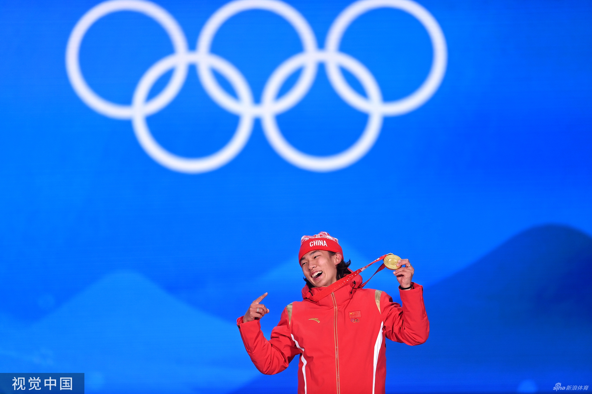 单板滑雪大跳台颁奖仪式 苏翊鸣获颁金牌