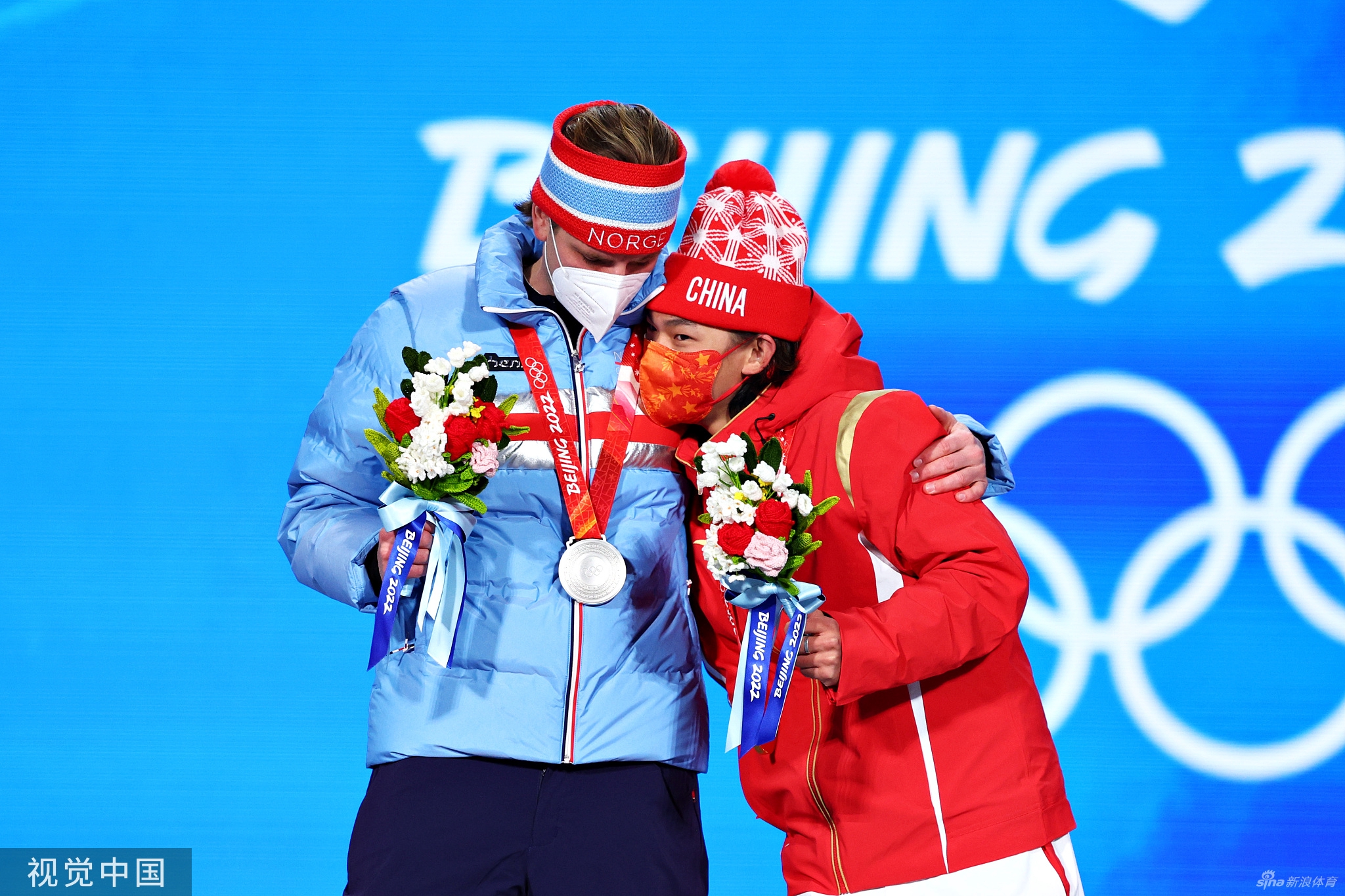 单板滑雪大跳台颁奖仪式 苏翊鸣获颁金牌