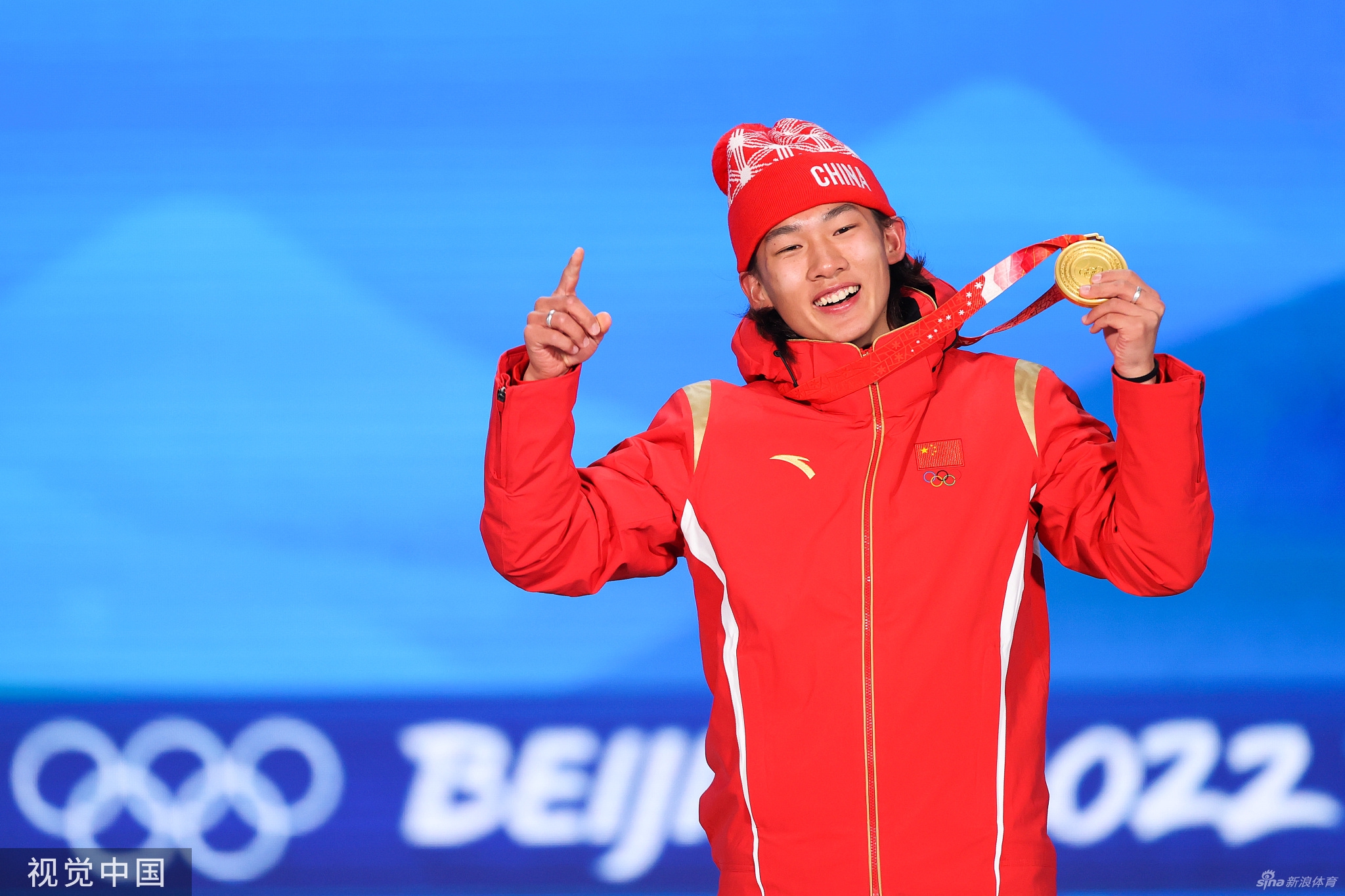 单板滑雪大跳台颁奖仪式 苏翊鸣获颁金牌