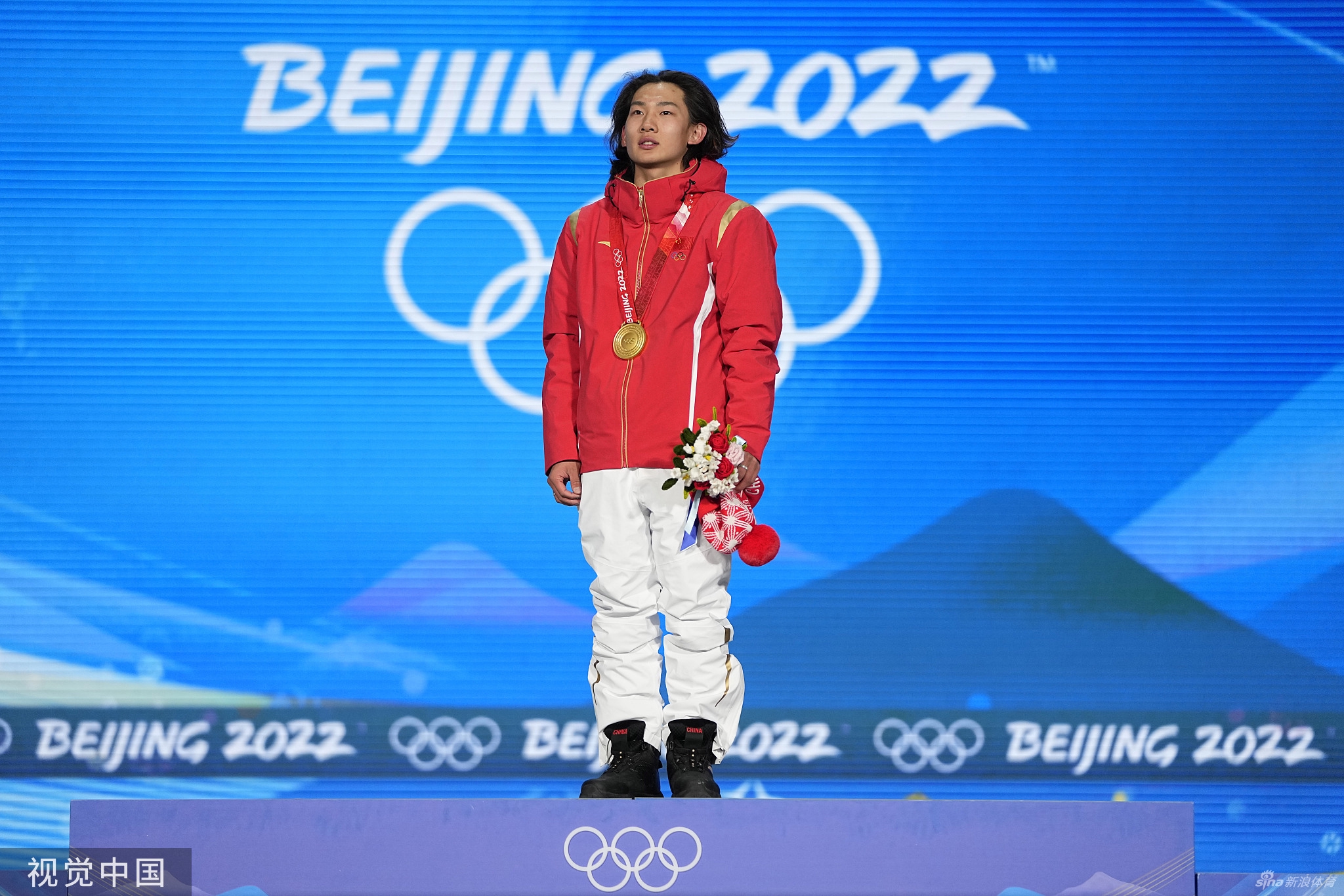 单板滑雪大跳台颁奖仪式 苏翊鸣获颁金牌