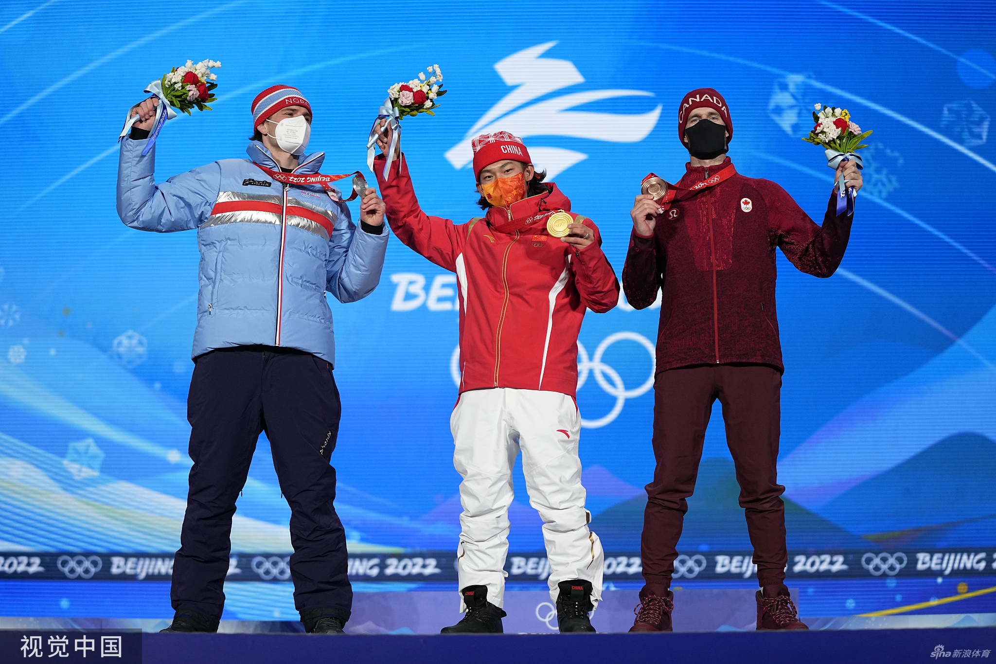 单板滑雪大跳台颁奖仪式 苏翊鸣获颁金牌