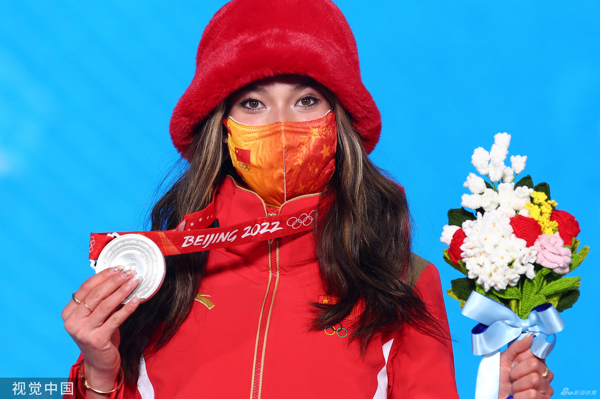 坡面障碍技巧颁奖仪式 谷爱凌获颁银牌