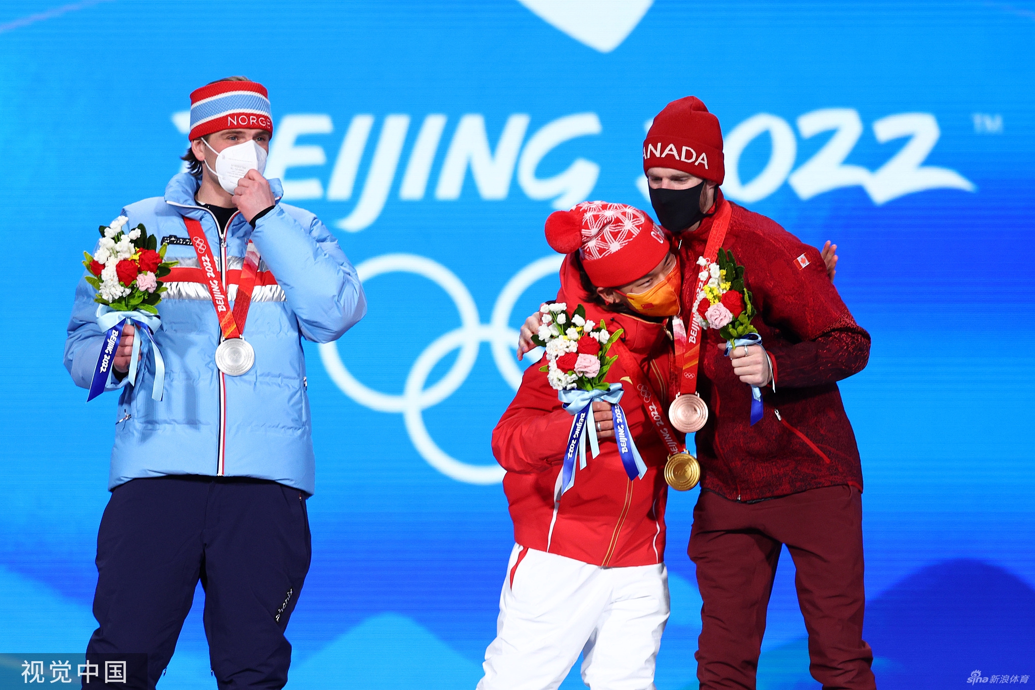 单板滑雪大跳台颁奖仪式 苏翊鸣获颁金牌