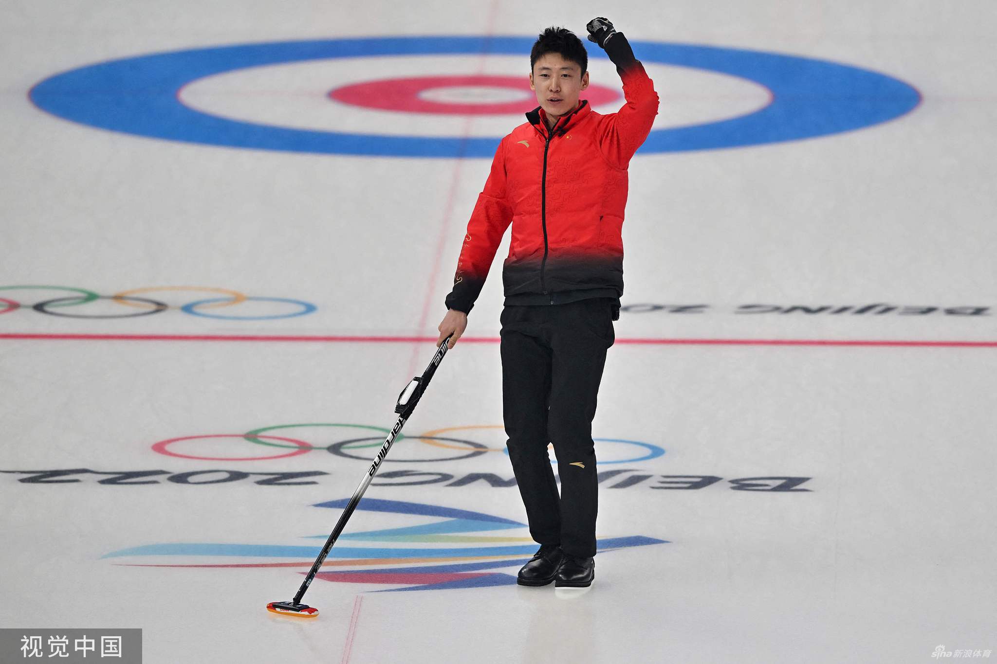 男子冰壶循环赛中国6-5击败瑞士