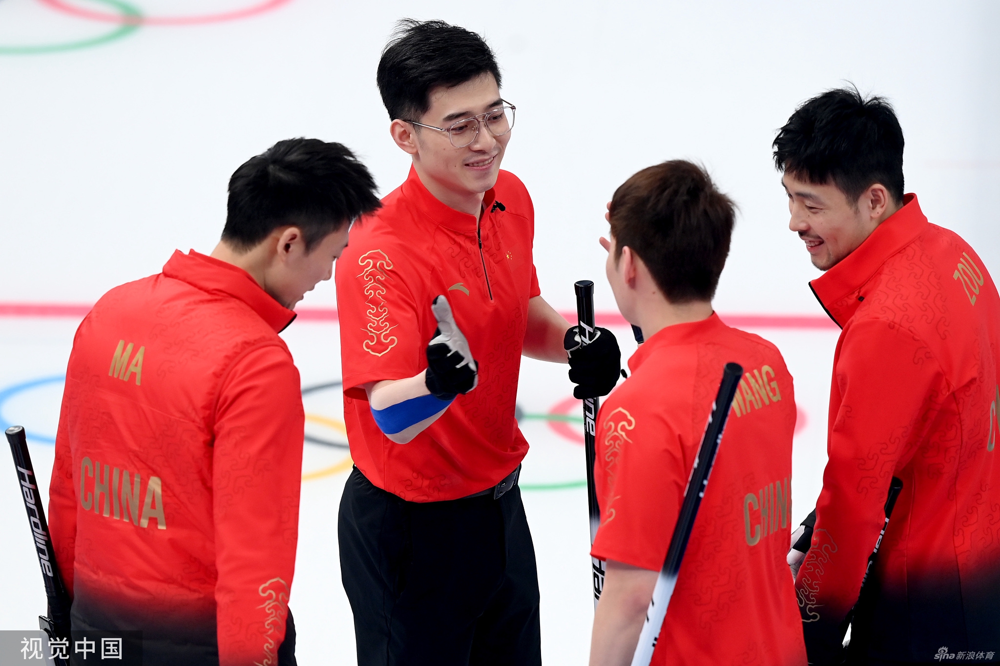 男子冰壶循环赛中国6-5击败瑞士