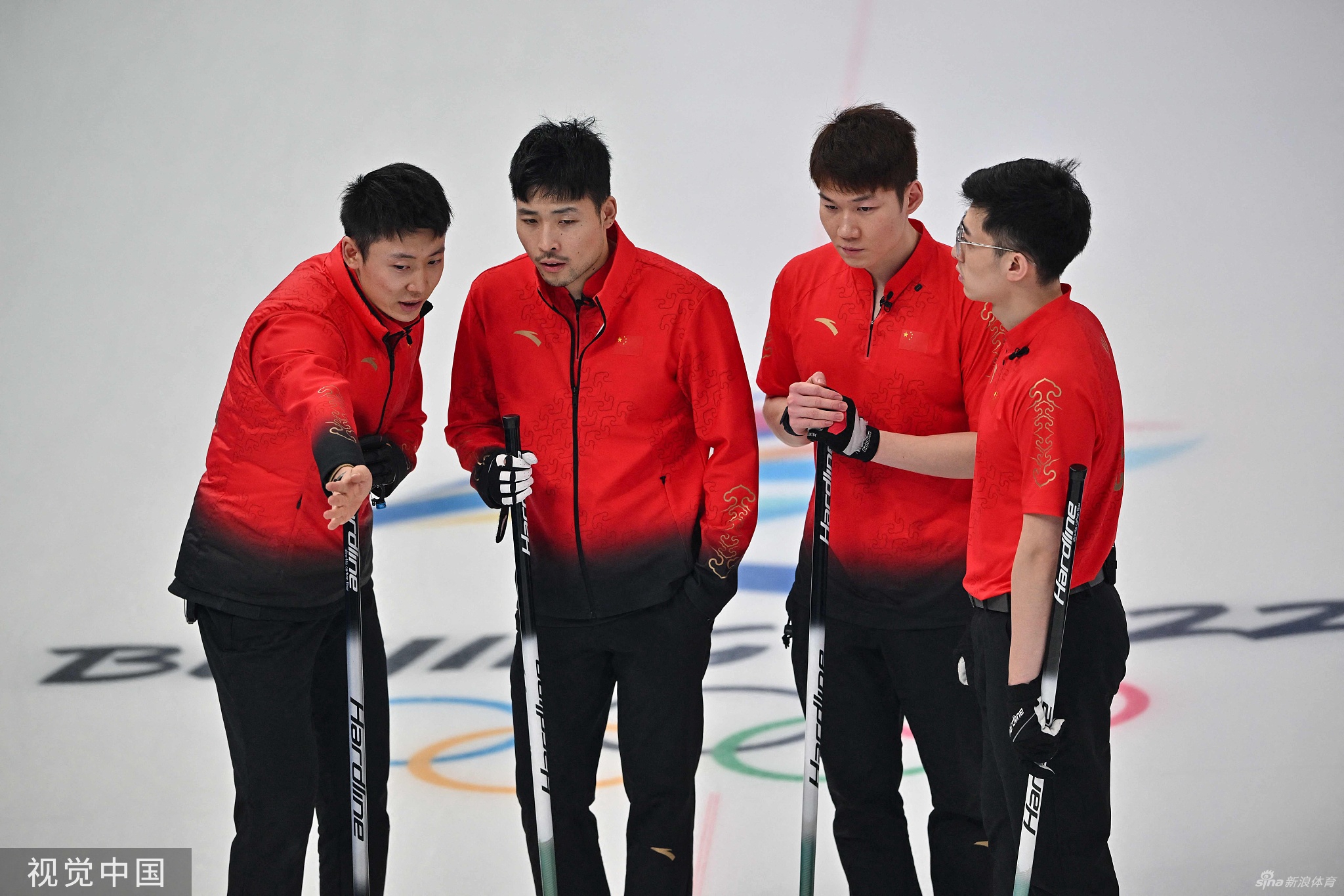 男子冰壶循环赛中国6-5击败瑞士