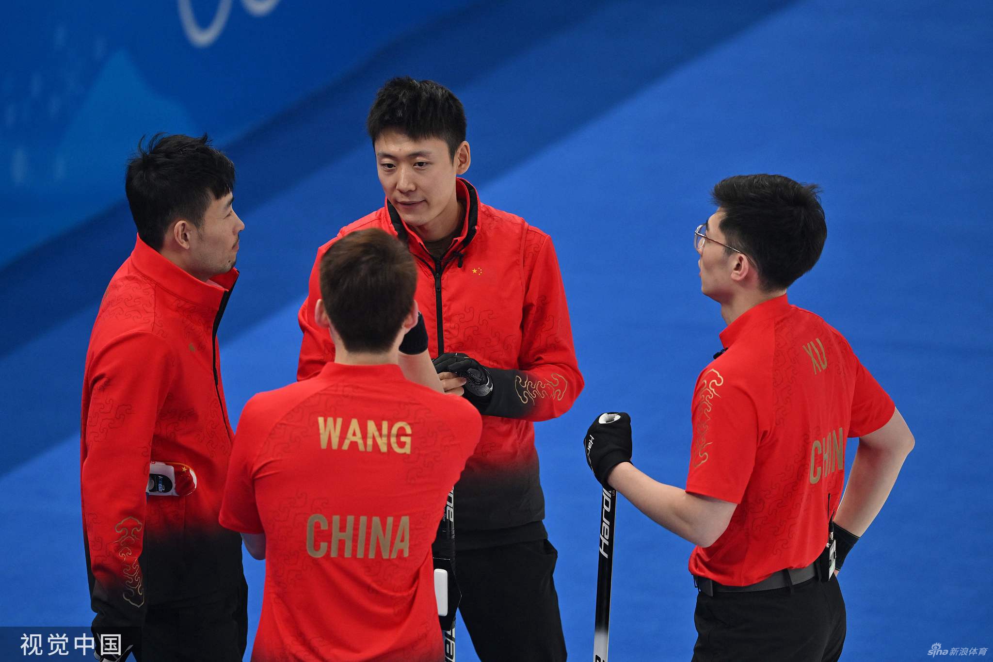 男子冰壶循环赛中国6-5击败瑞士