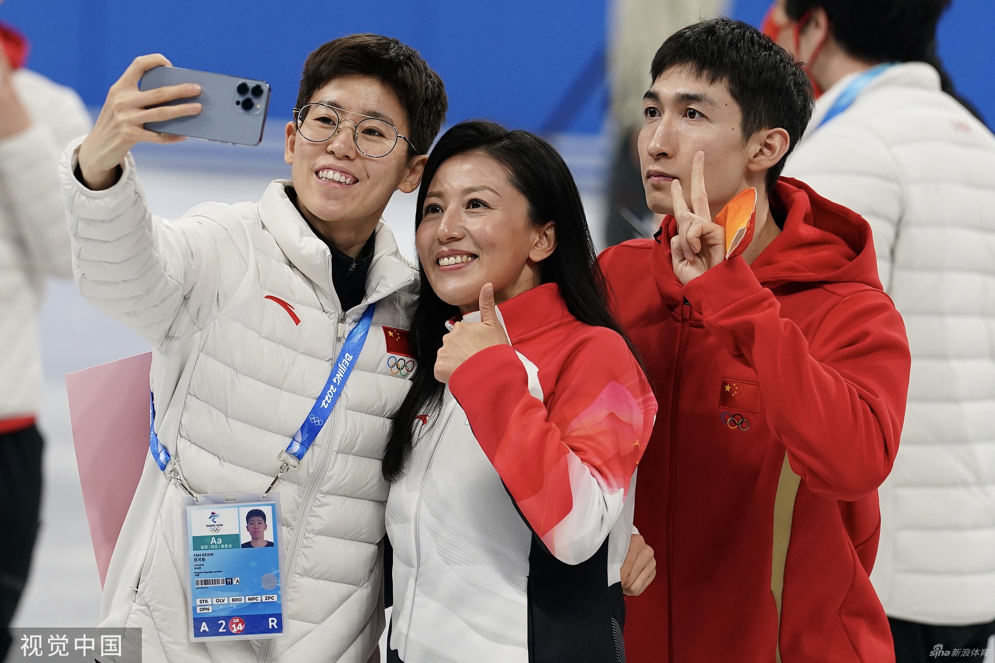 大合影！中国短道速滑队2金1银1铜冬奥收官