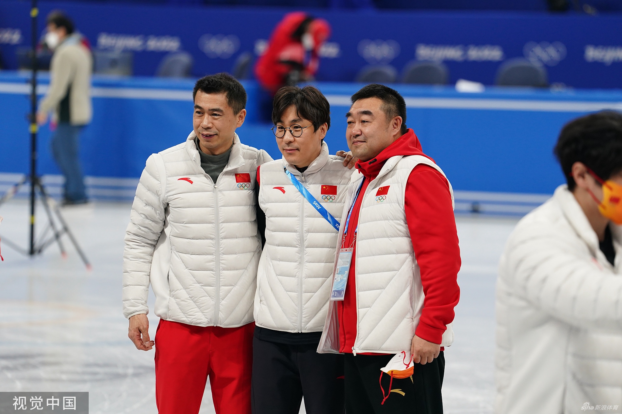 大合影！中国短道速滑队2金1银1铜冬奥收官
