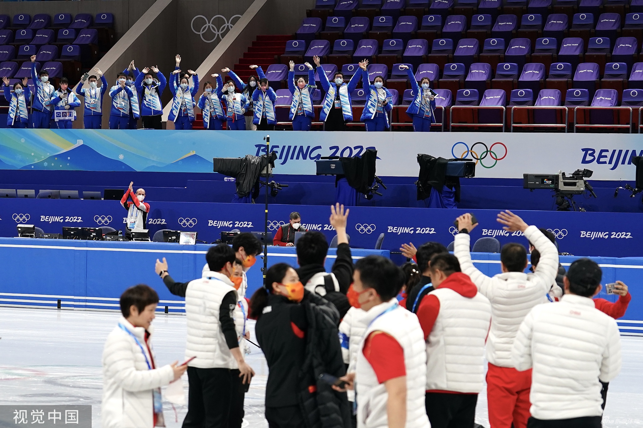 大合影！中国短道速滑队2金1银1铜冬奥收官