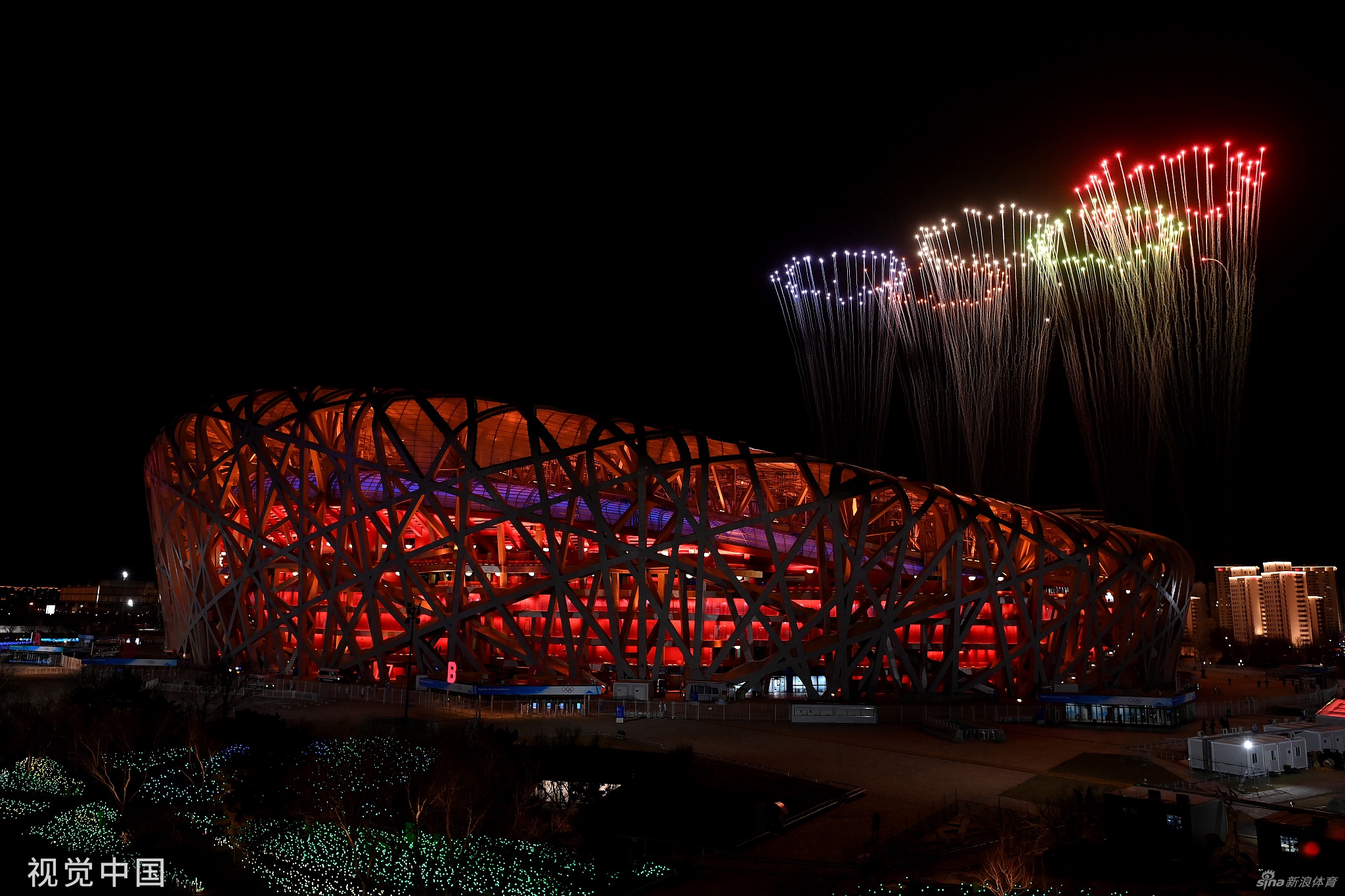 冬奥会闭幕式鸟巢场外烟花璀璨