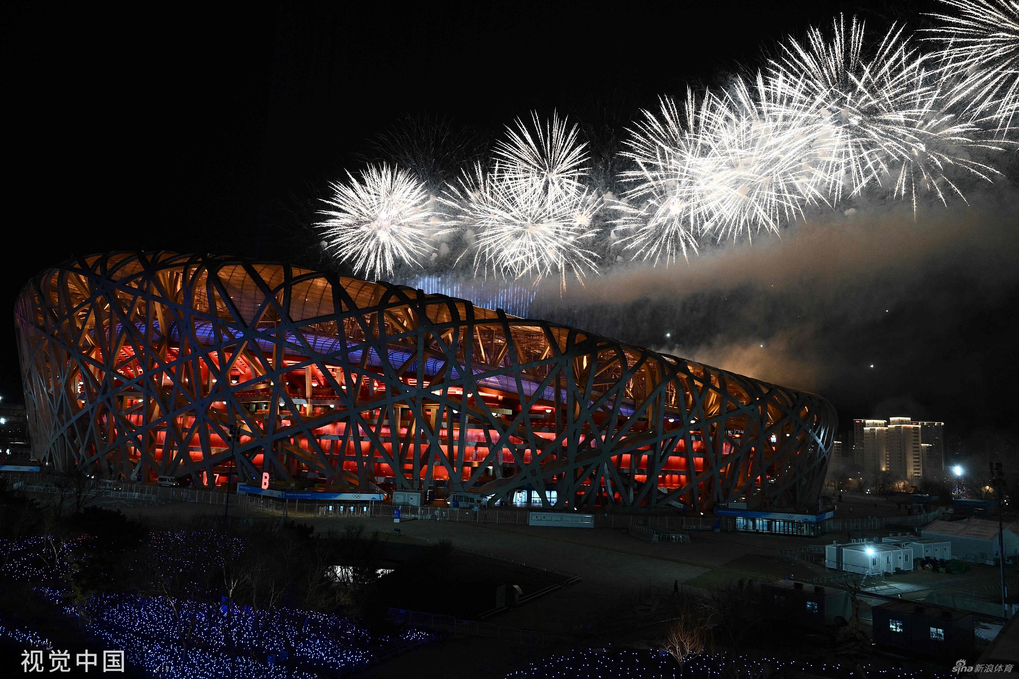 冬奥会闭幕式鸟巢场外烟花璀璨