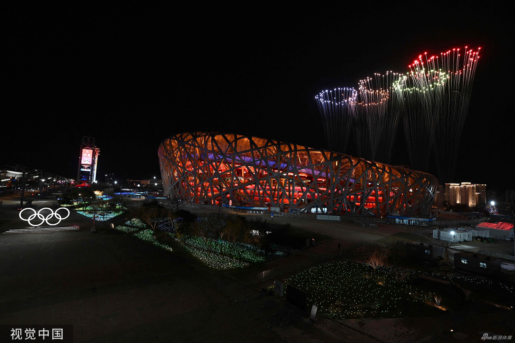冬奥会闭幕式鸟巢场外烟花璀璨