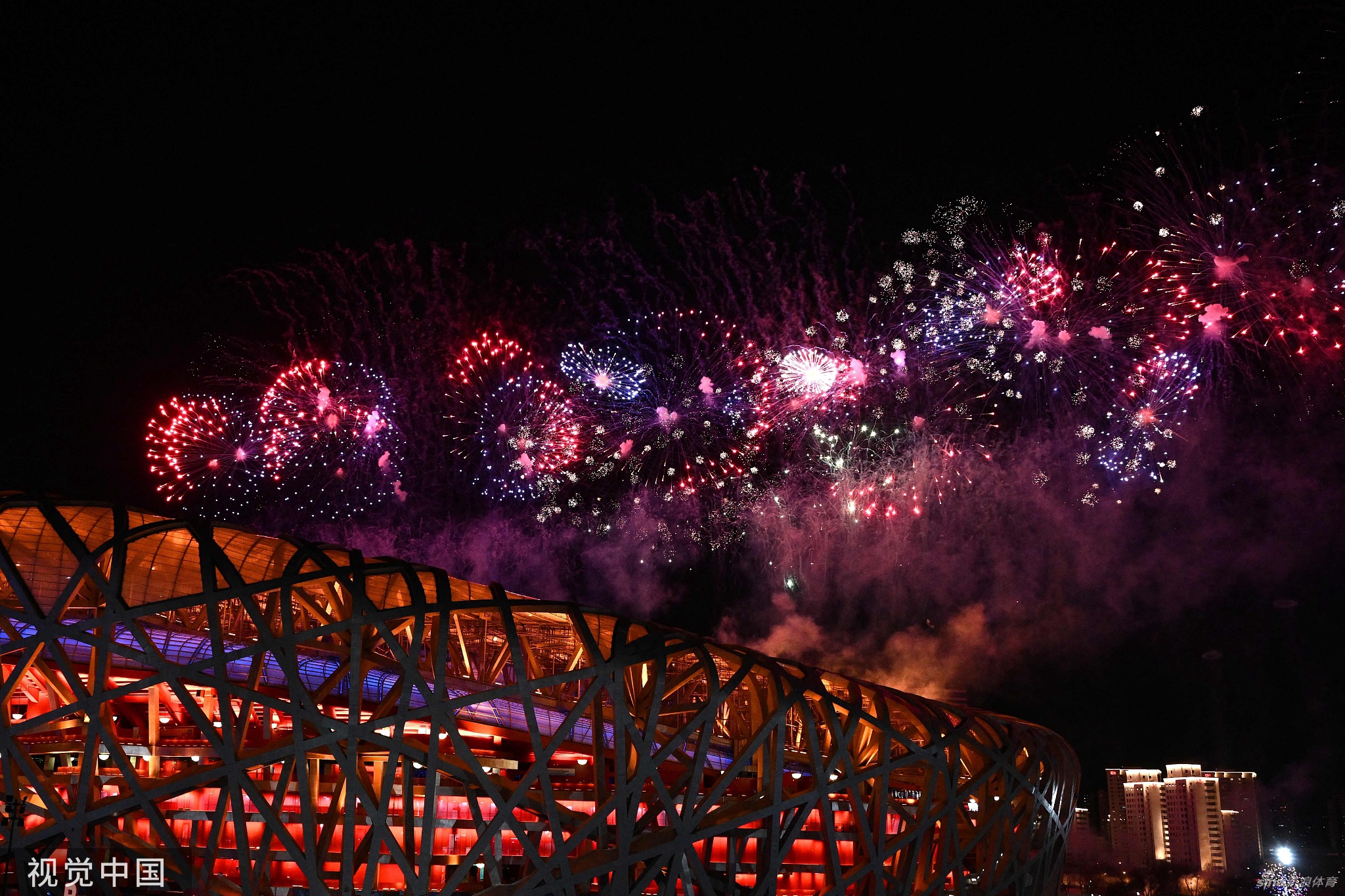 冬奥会闭幕式鸟巢场外烟花璀璨