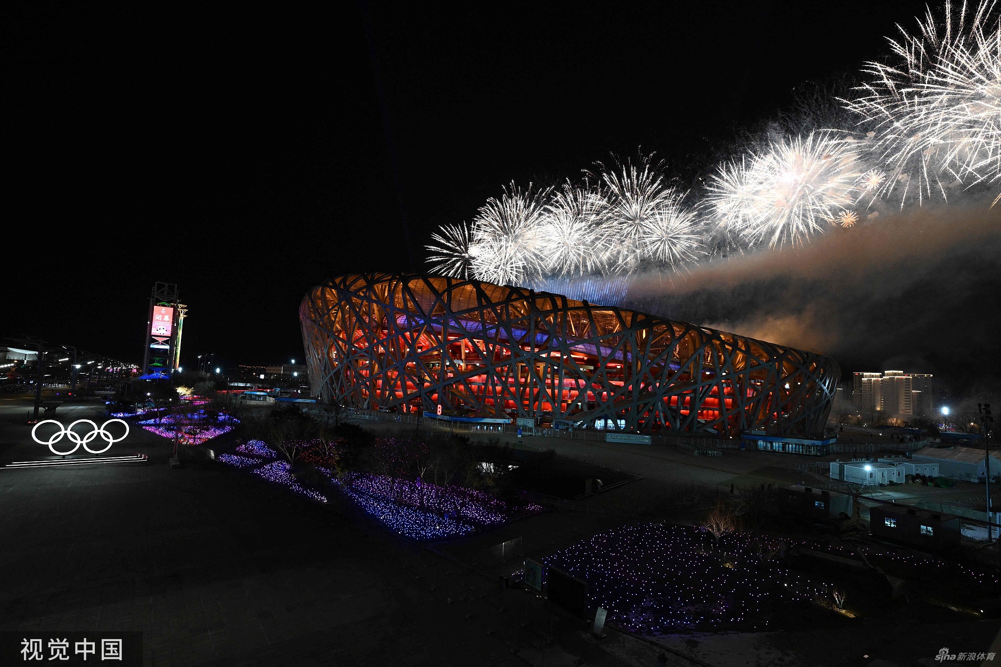 冬奥会闭幕式鸟巢场外烟花璀璨