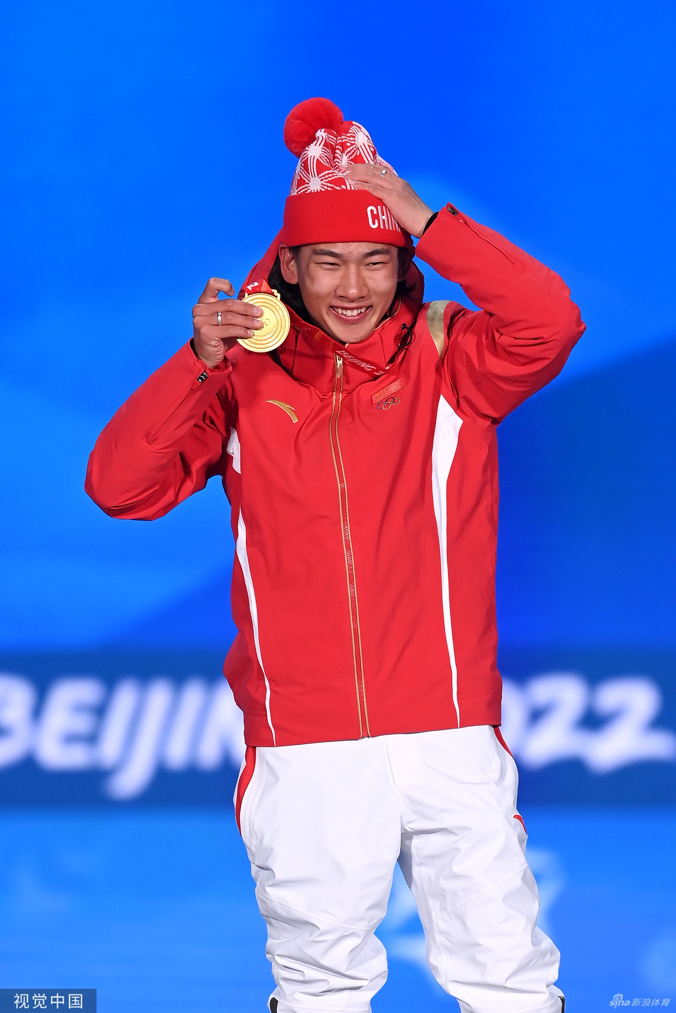 单板滑雪大跳台颁奖仪式 苏翊鸣获颁金牌