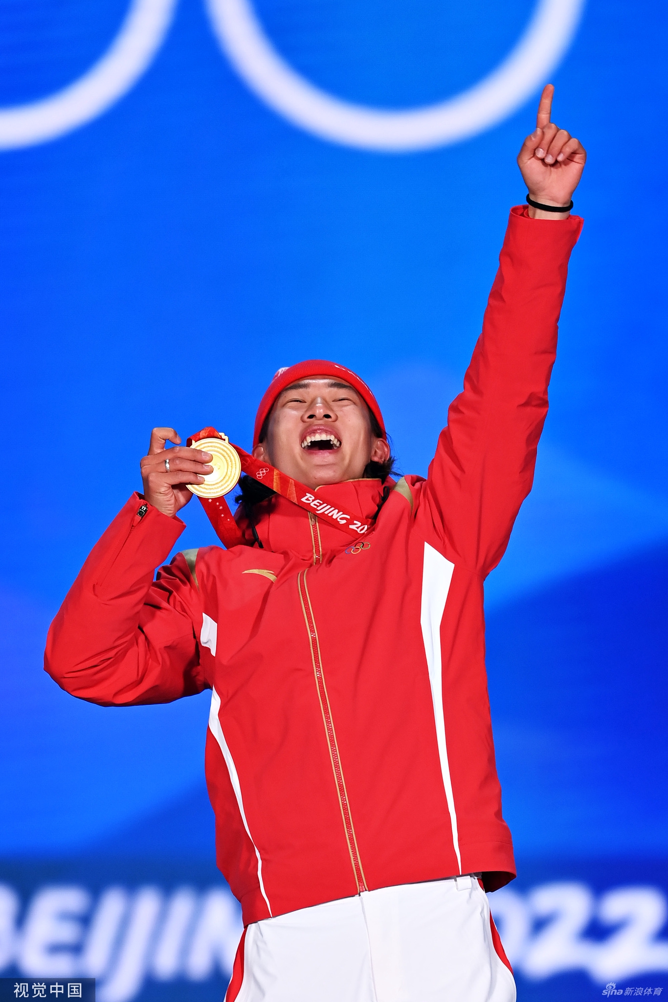 单板滑雪大跳台颁奖仪式 苏翊鸣获颁金牌